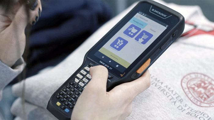 Datalogic Skorpio X5 rugged Android mobile computer, handheld, 47-key alphanumeric keypad, 2D imager (medium range) (943500042) – alphanumeric keypad in use